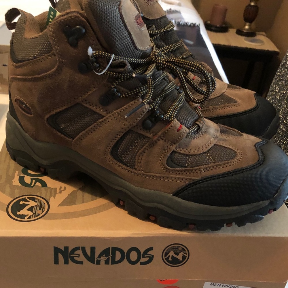 Men’s camel  Hiking Boots 9.5 Wide